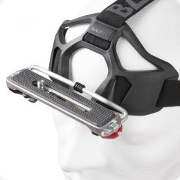 Kamerahalterung für den Kopf auf einem Styropor Kopf